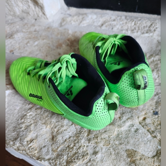 Brava Size 6 Soccer Cleats - Picture 2 of 7
